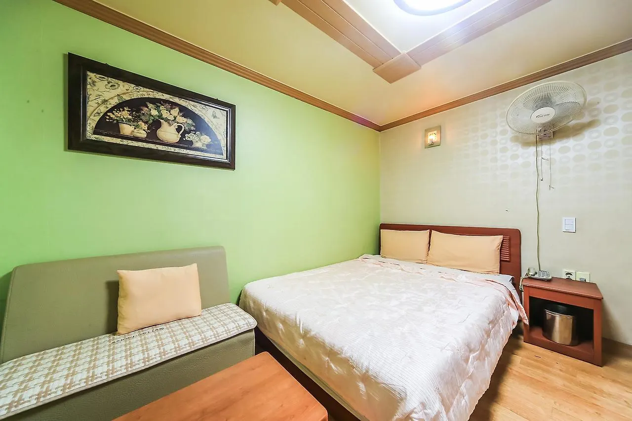 Nampo One Motel Busan 2*,